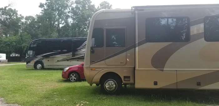 Lakeside Travel RV Park Picture 2