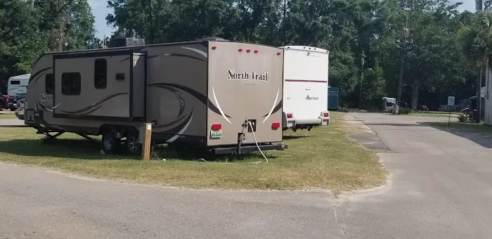 Lakeside Travel RV Park Picture 5