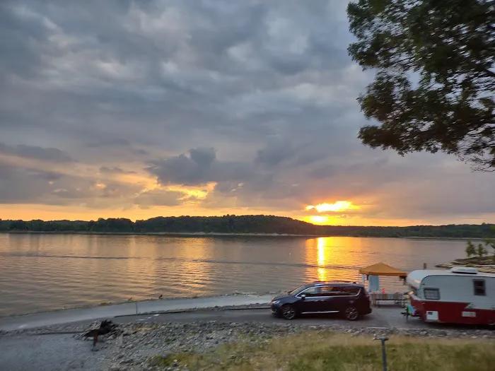 Bailey's Point Campground store Picture 5