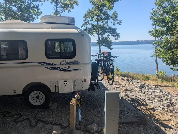 Bailey's Point Campground store Picture 9