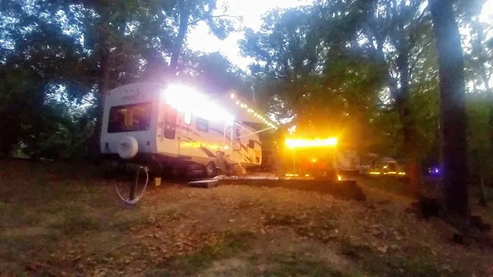 Bailey's Point Campground store Picture 6