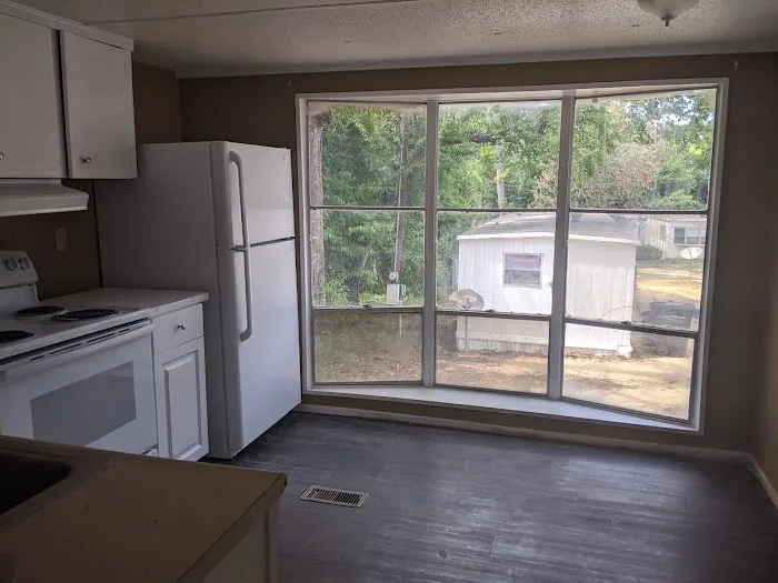 Carriage Manor Mobile Home Community Picture 9