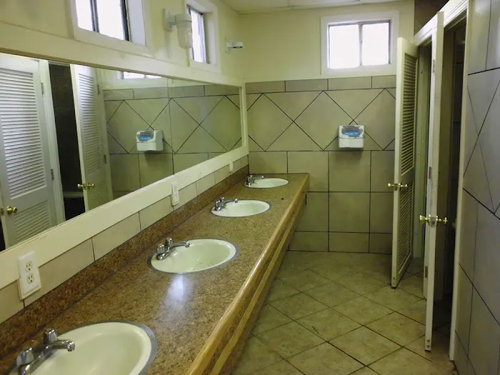 Southern Retreat RV Park Picture 7