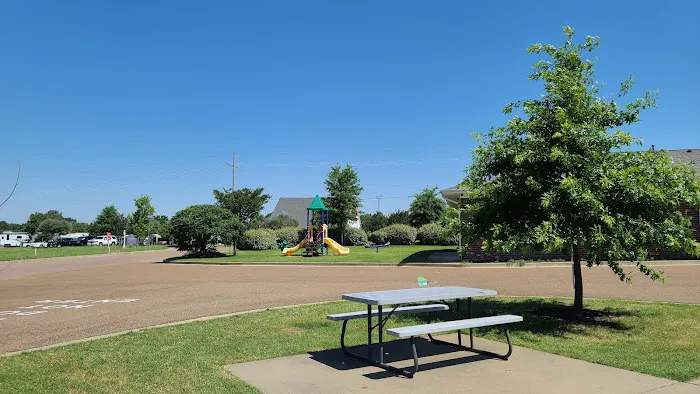 EZ Daze RV Park Picture 3