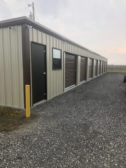 Corner Storage & RV Hook-Ups, 2 RV Locations Picture 3