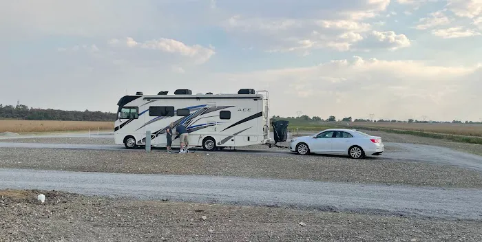 Corner Storage & RV Hook-Ups, 2 RV Locations Picture 1
