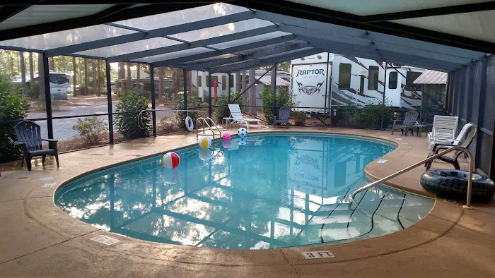 Pineglen Motorcoach & RV Park Picture 3