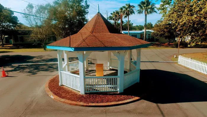 Destin East Mobile Home Park (55+ Owner Occupied Mobile Home Park) NO RVs Picture 4