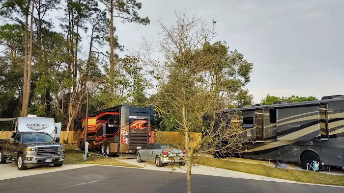 A COZY CORNER RV LODGE Picture 2