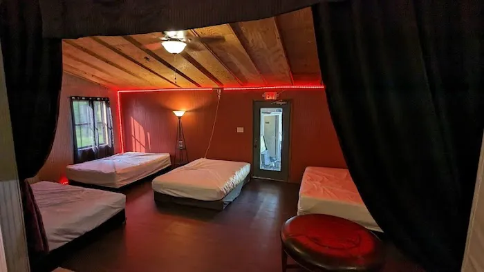 Pandoras Resort Picture 6