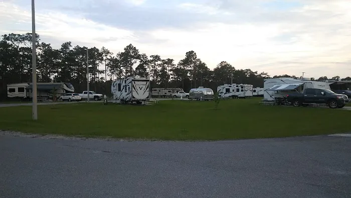 Hurlburt Field AFB FamCamp Picture 6