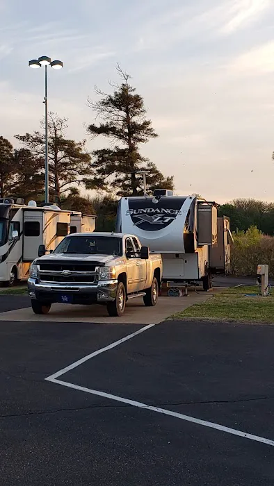 Hollywood Casino RV Park Picture 4
