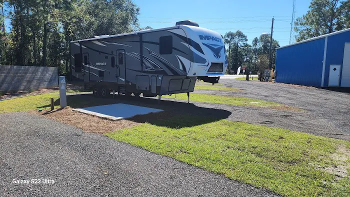 Gulf Breeze RV Park Picture 1