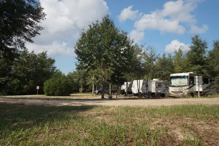 Cedar Lakes RV Park & Campground Picture 10