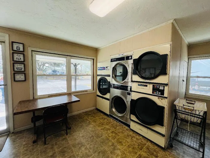 Shady Oaks RV & Mobile Home Park Picture 6