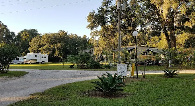 Chiefland RV Park Picture 8