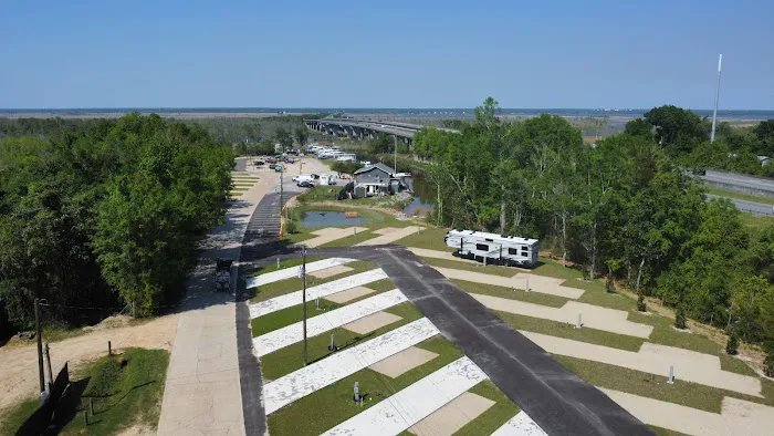 Swamp House RV Park & Marina Picture 3