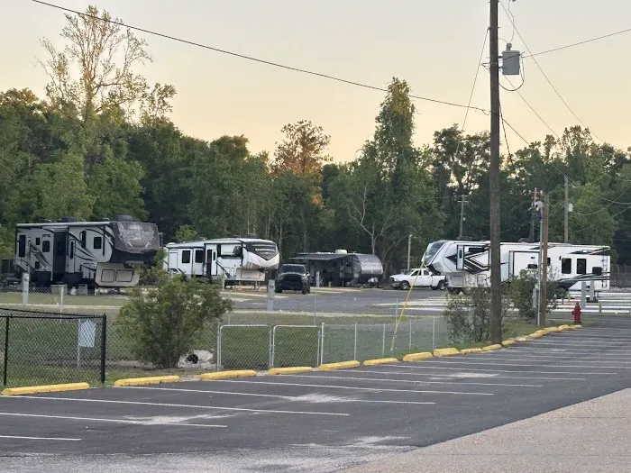 Swamp House RV Park & Marina Picture 7