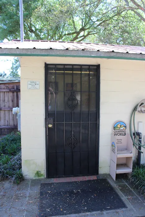 Wandering Oaks RV Park Picture 7