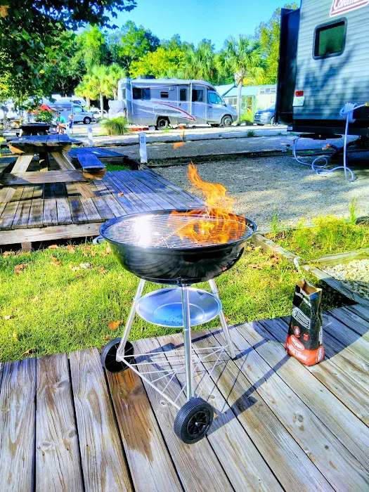 Piddler's Pointe RV Resort And Campground Picture 10