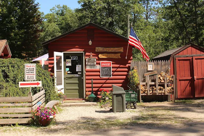 Twin Oaks Campground & Cabins Picture 3