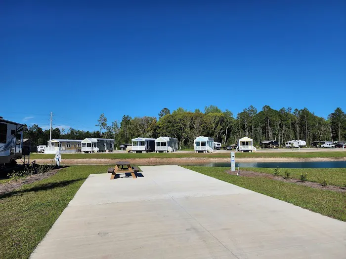 Island Oaks RV Resort Picture 8