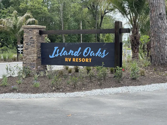 Island Oaks RV Resort Picture 7