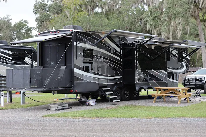 Old Florida RV Resort Picture 1
