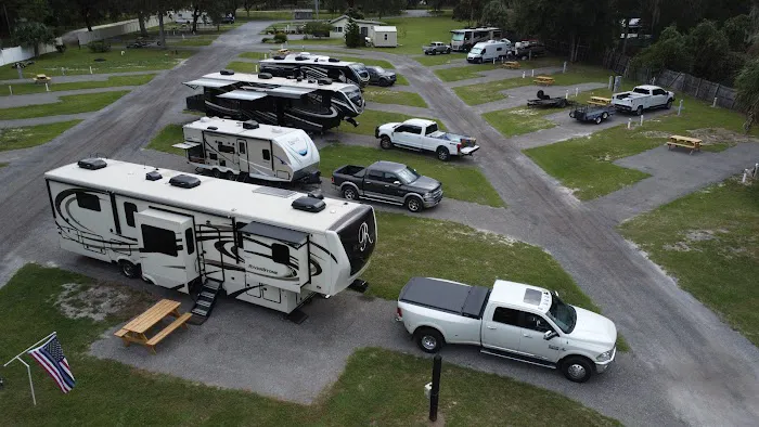 Old Florida RV Resort Picture 7