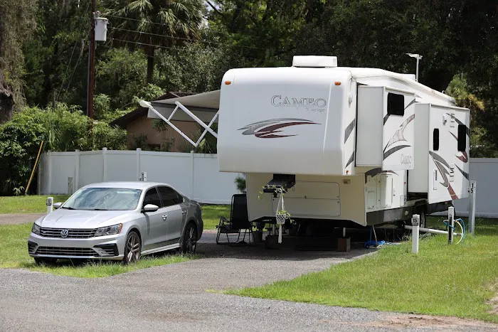 Old Florida RV Resort Picture 6