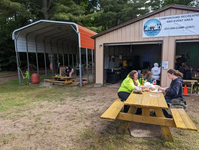 Carefree Cove Campground & Cabins Picture 1