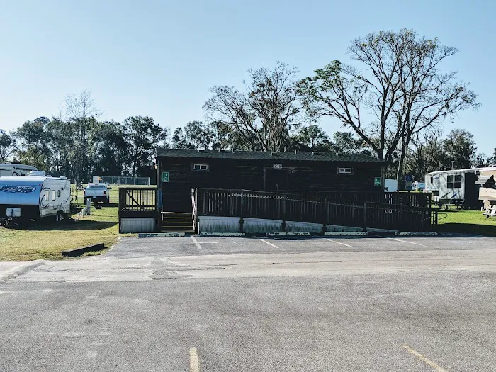 Wandering Oaks RV Park Picture 9