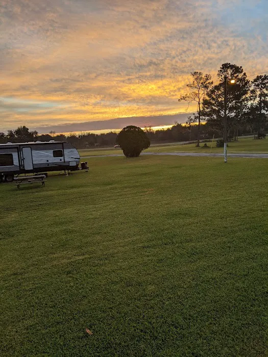 Wandering Oaks RV Park Picture 10
