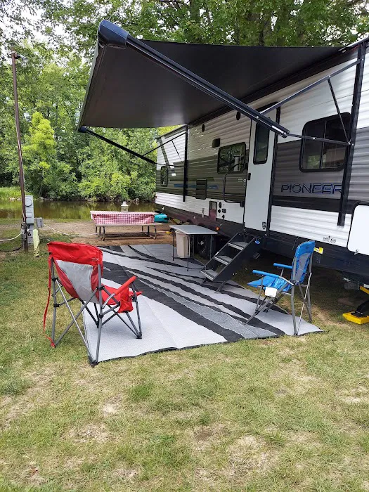 Henry's Landing Campground & Canoe Rental Picture 4
