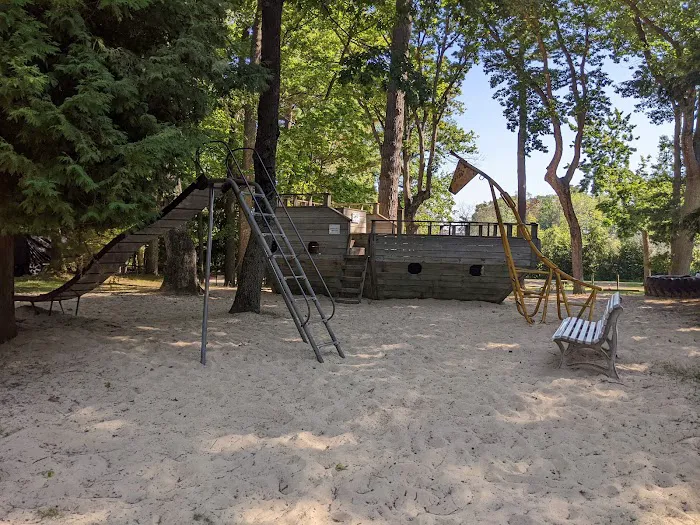 Whispering Surf Campground at Bass Lake Picture 6