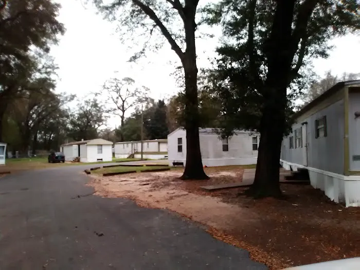 Southeastern Apartments. Deluna Trailer Park Picture 2