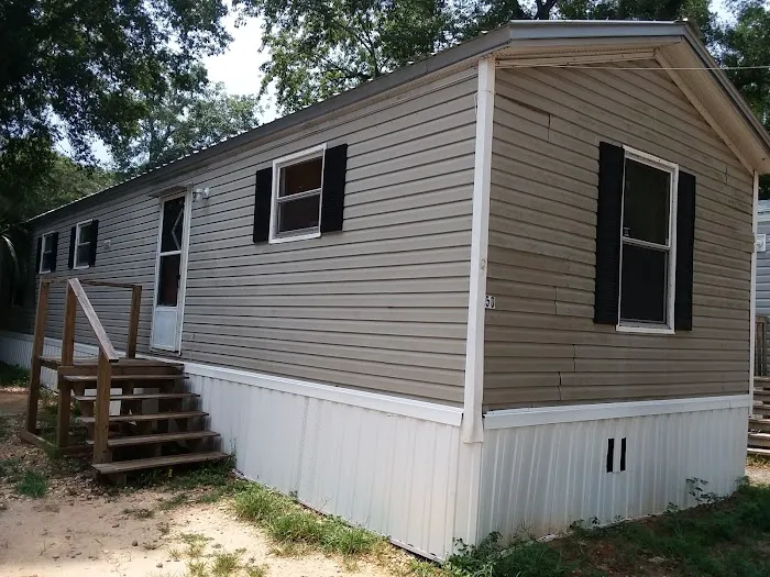 Oaklodge Mobile Home Park Picture 3