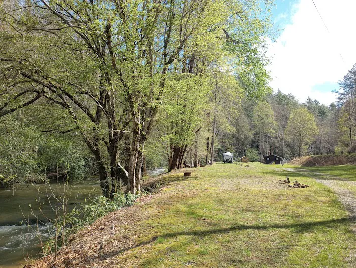 Hanging Dog GLAMP Campground Picture 5