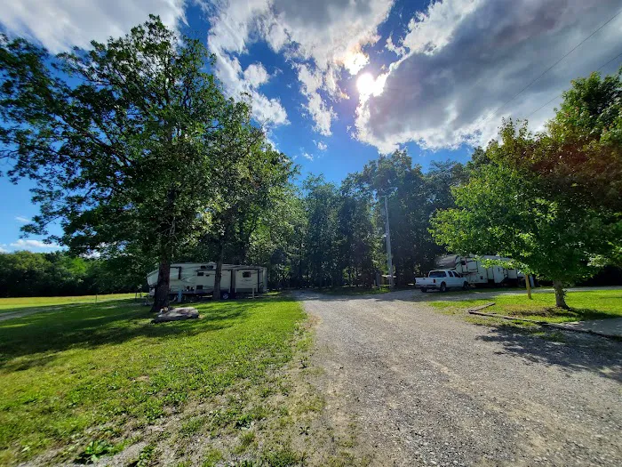 Bledsoe Forest Campground and Apartment Rentals Picture 9