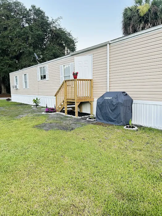 Silver Lake Oaks Mobile Home Community Picture 7