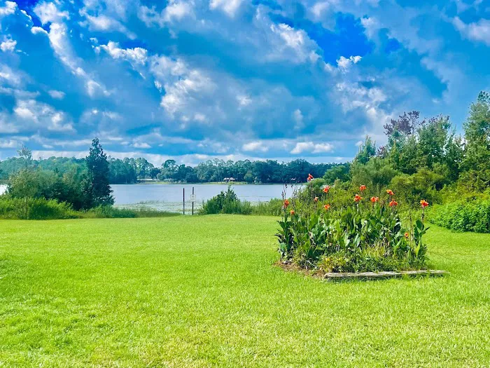 Silver Lake Oaks Mobile Home Community Picture 9