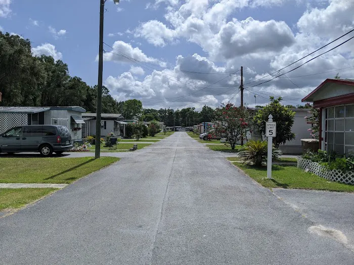 Pine Manor Estates Mobile Home Park Picture 5