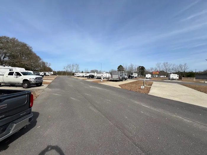 OLLIE RV PARK Picture 7
