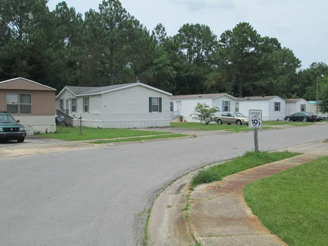 Admiral Mobile Home Park Picture 9