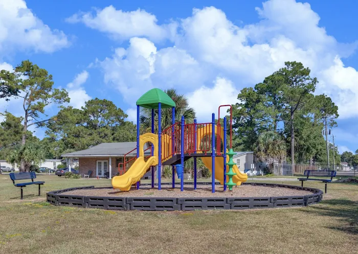 Admiral Mobile Home Park Picture 8