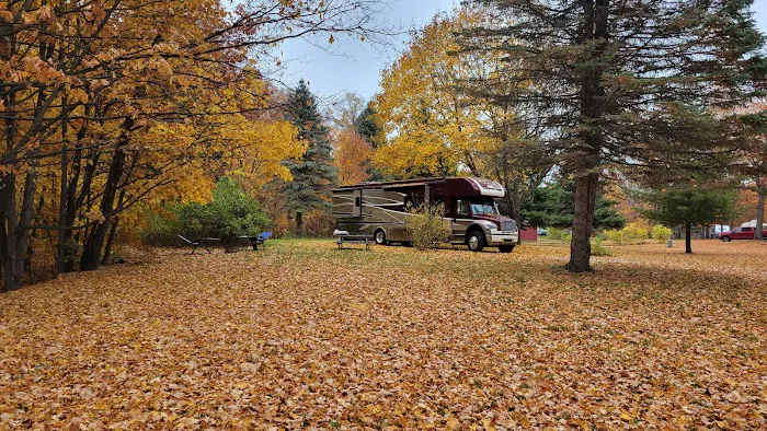 Chain O' Lakes Campground Picture 6