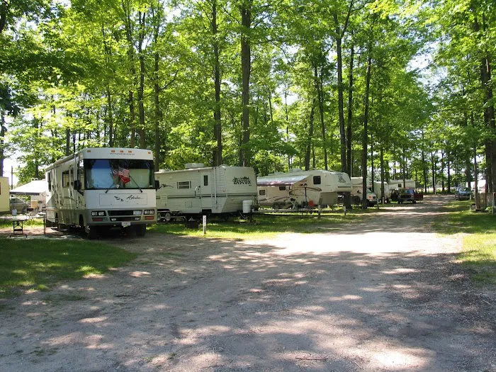 Chain O' Lakes Campground Picture 3