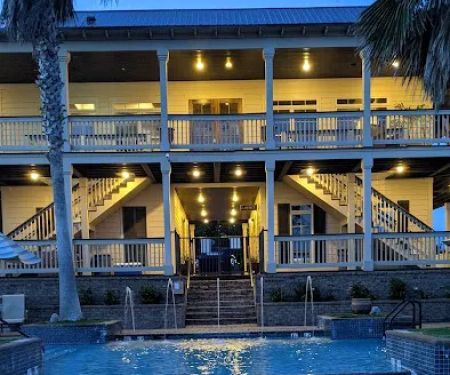 Heritage Motor Coach Resort & Marina