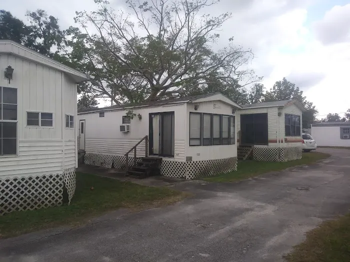 SHA-DE-LAND MOBILE HOME PARK Picture 3
