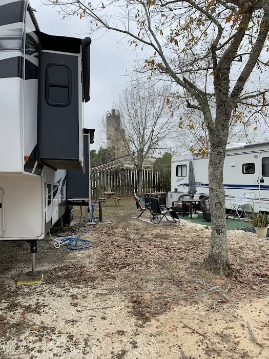 Lazy Lake RV Park Picture 1